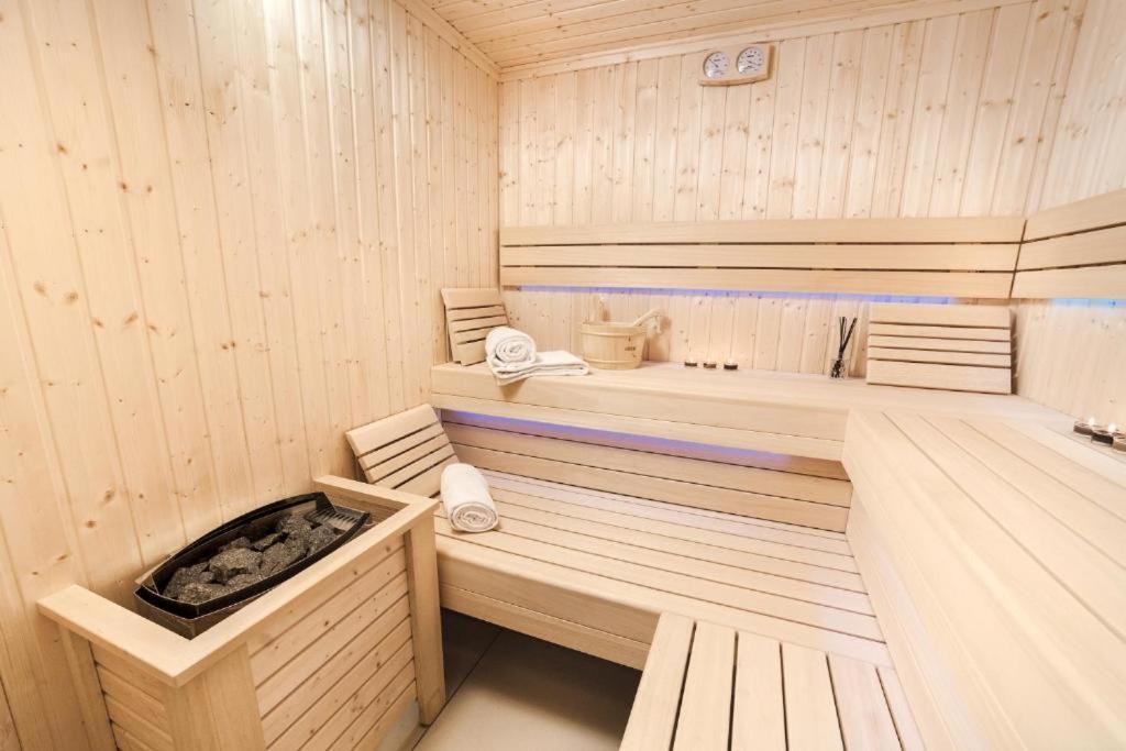 Hotel Weneda Ополе Екстер'єр фото