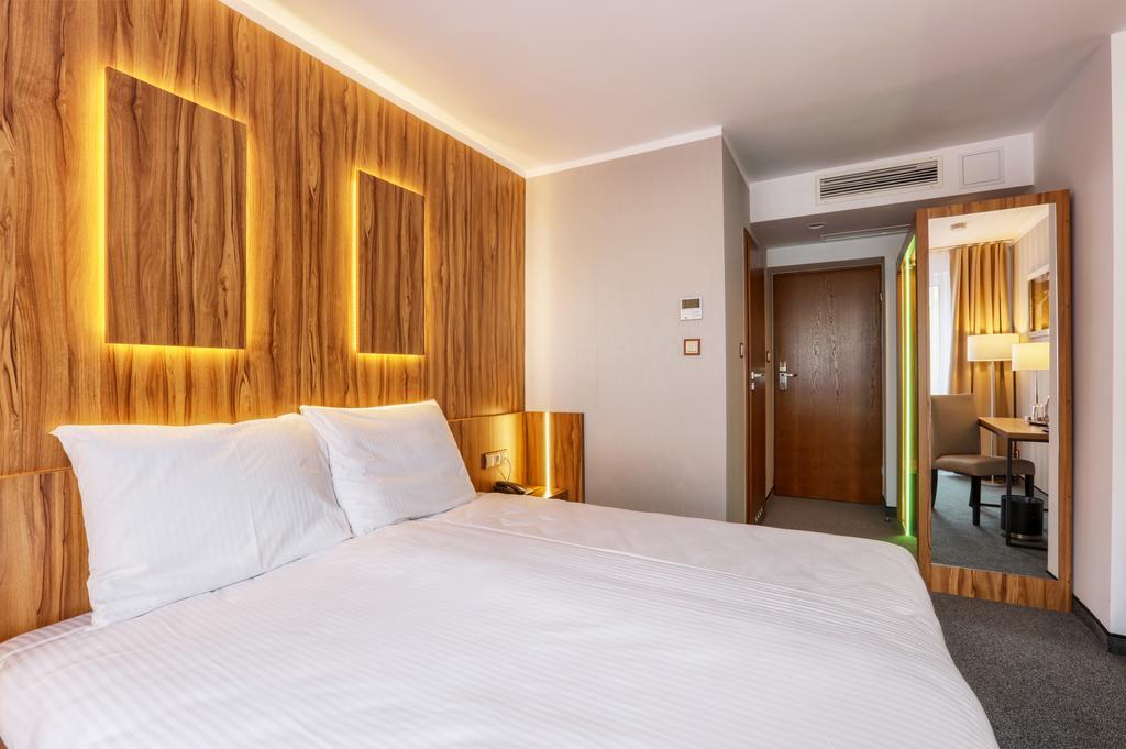 Hotel Weneda Ополе Екстер'єр фото