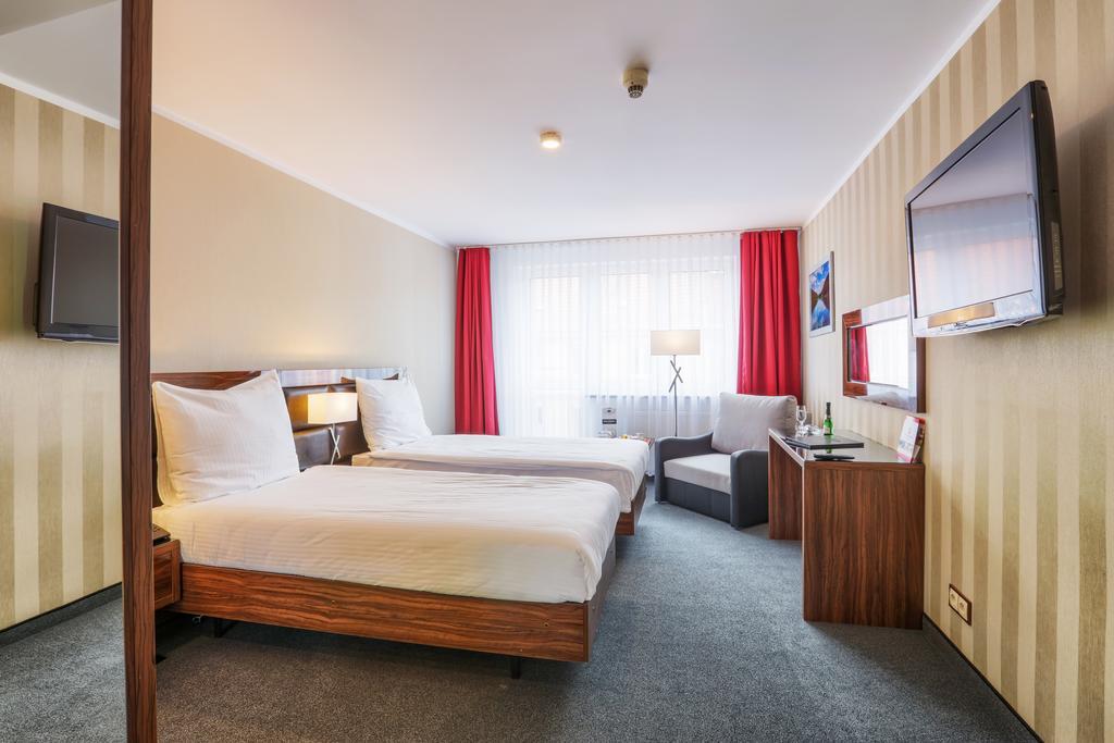 Hotel Weneda Ополе Екстер'єр фото